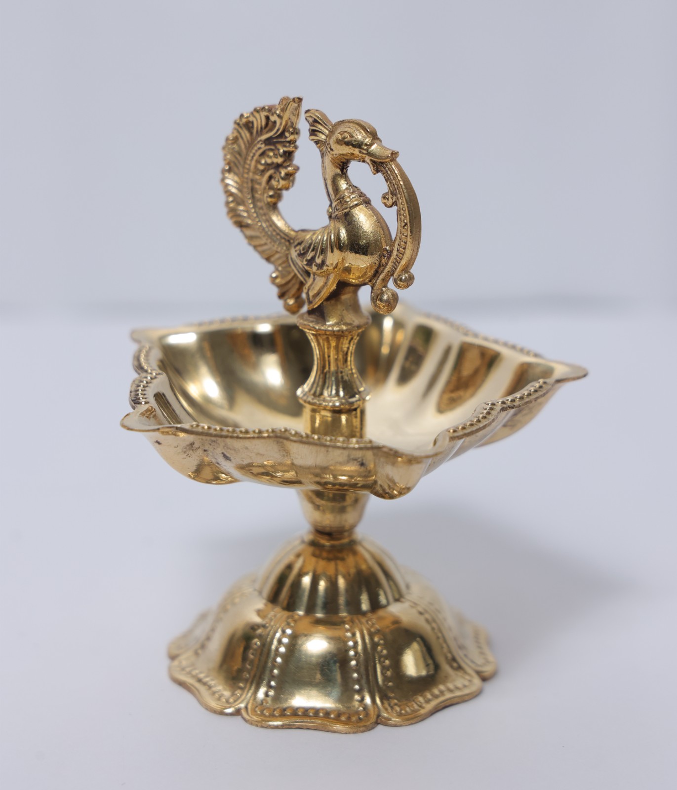 ELEGANT BRASS PEACOCK DIYA – TRADITIONAL DECORATIVE OIL LAMP
