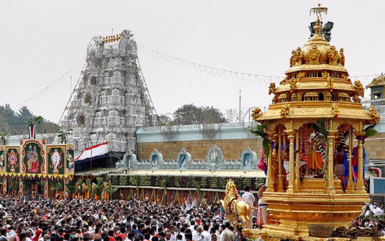 तिरुपति हादसा, 6 की मौत, क्या है बालाजी मंदिर में भगदड़ की असली वजह?   