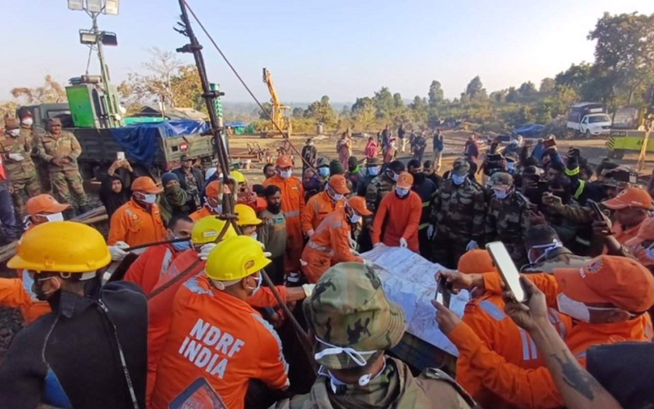 असम कोयला खदान हादसा: छठे दिन 3 शव मिले, 5 मजदूर अभी भी फंसे, रेस्क्यू जारी