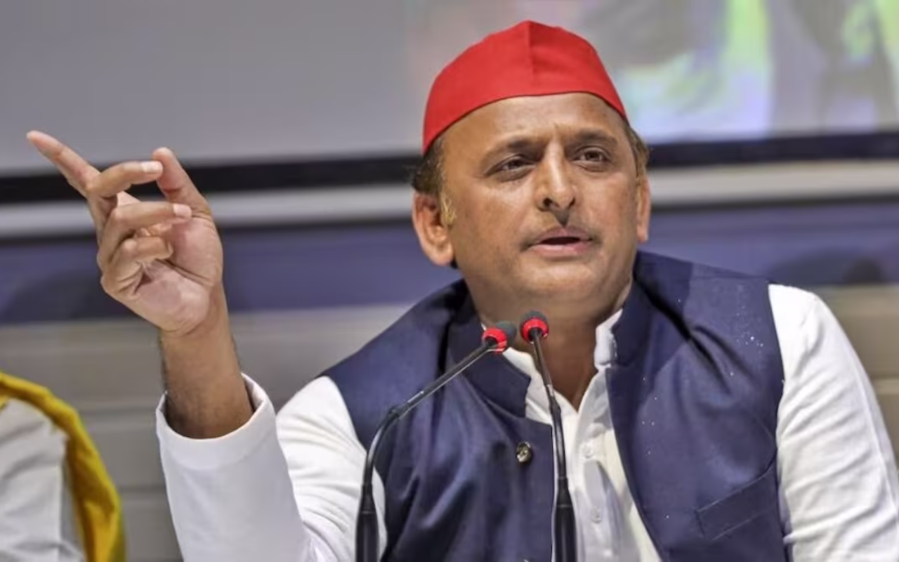 अखिलेश यादव ने की प्रेस कॉन्फ्रेंस, अयोध्या से आए किसानों से की चर्चा