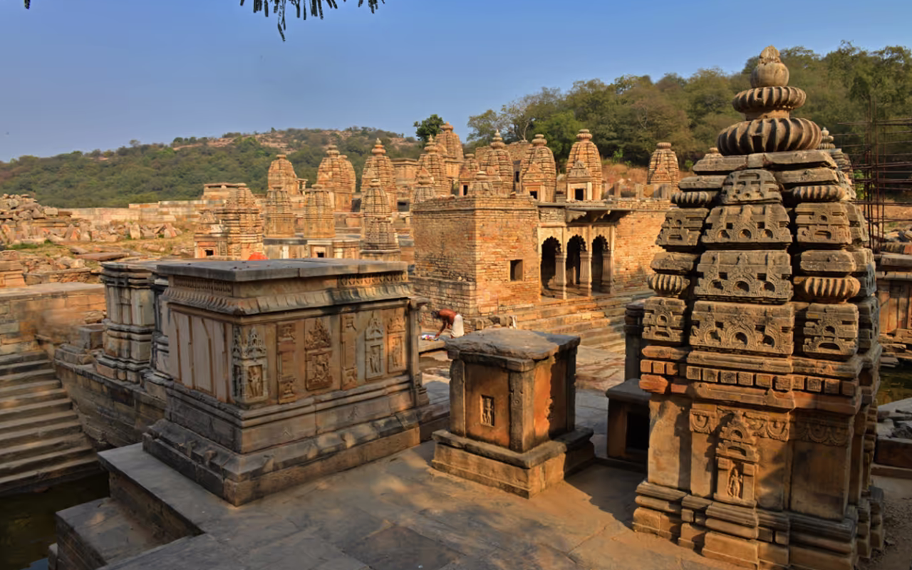 आखिर शिव की ये नगरी क्यो छिप गयी जंगलों के बीच