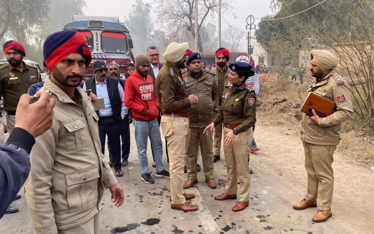 पंजाब के फिरोजपुर मे बड़ा हादसा, कैंटर- पिकअप में भीषण टक्कर, 9 लोगो की मौत