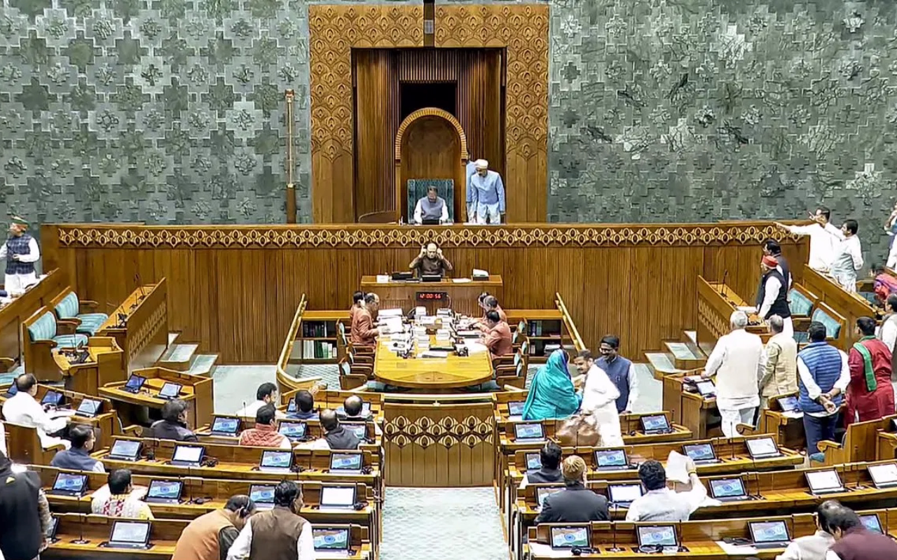 राज्यसभा में वक्फ बिल पर JPC रिपोर्ट पेश, विपक्ष ने किया हंगामा