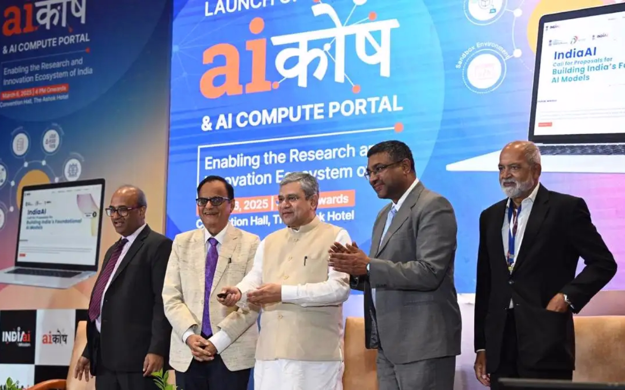 अश्विनी वैष्णव ने लॉन्च किया इंडिया AI कंप्यूट पोर्टल और डेटासेट प्लेटफॉर्म AI कोष, क्या होगी खासियत!