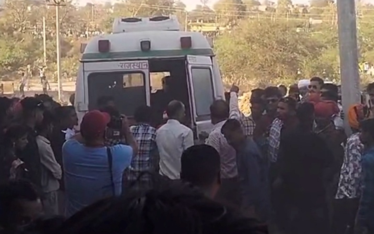 डूंगरपुर की होली में 42 लोग क्यों हुए घायल, जाने 200 साल पुराना सच