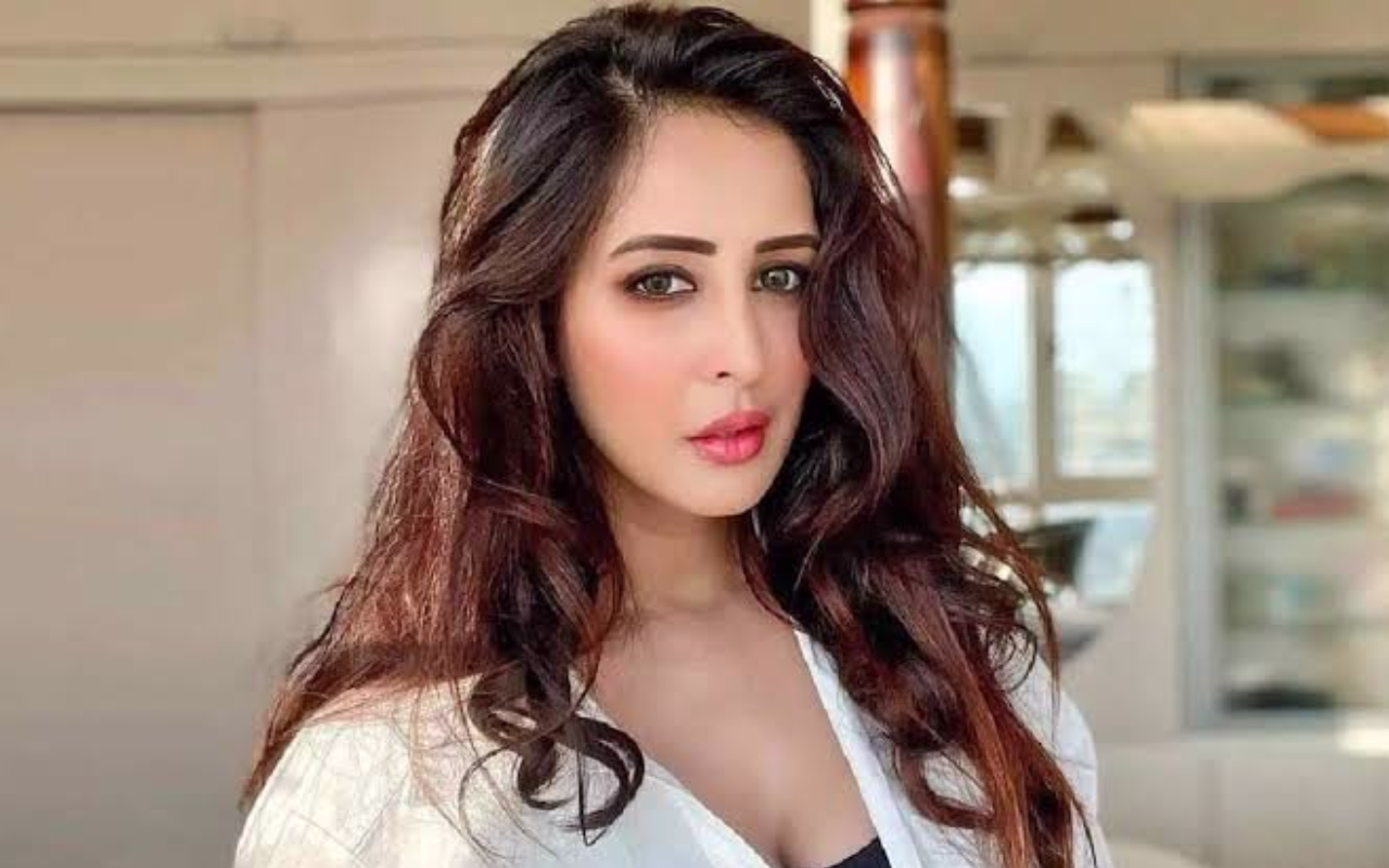 साउथ इंडस्ट्री पर एक्ट्रेस चाहत खन्ना का चौंकाने वाला खुलासा, बोली- वहां कॉन्ट्रैक्ट में...