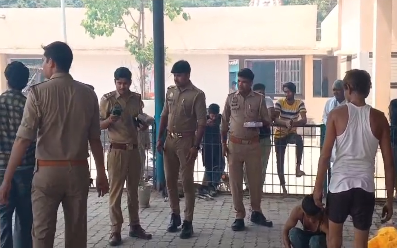 शमशान घाट में जलती चिता से निकाला गया अधजला शव, मचा हड़कंप, जाने पूरा मामला!