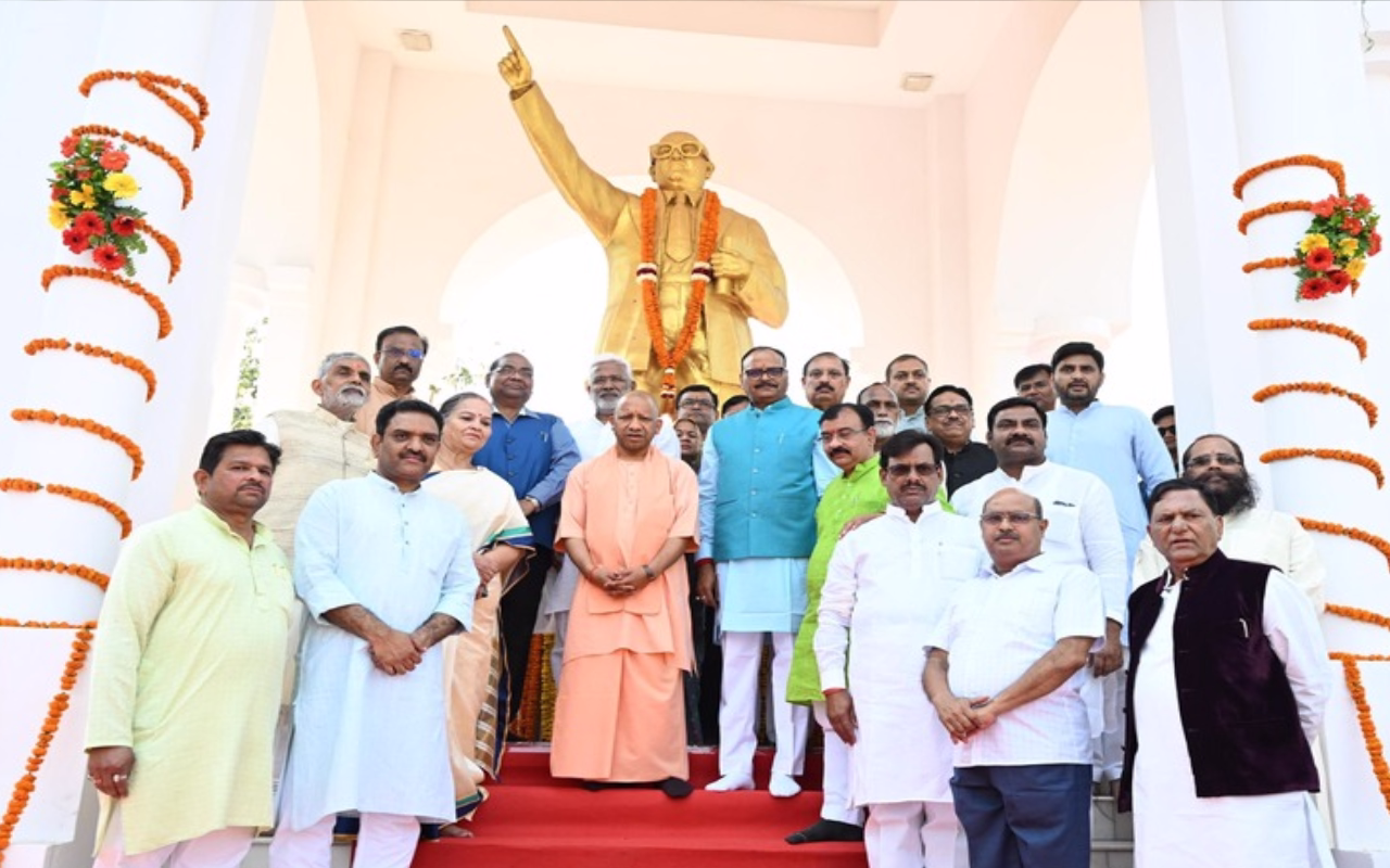 सीएम योगी ने दी डॉ. भीमराव आंबेडकर को श्रद्धांजलि, बोले- एक भारत-श्रेष्ठ भारत...