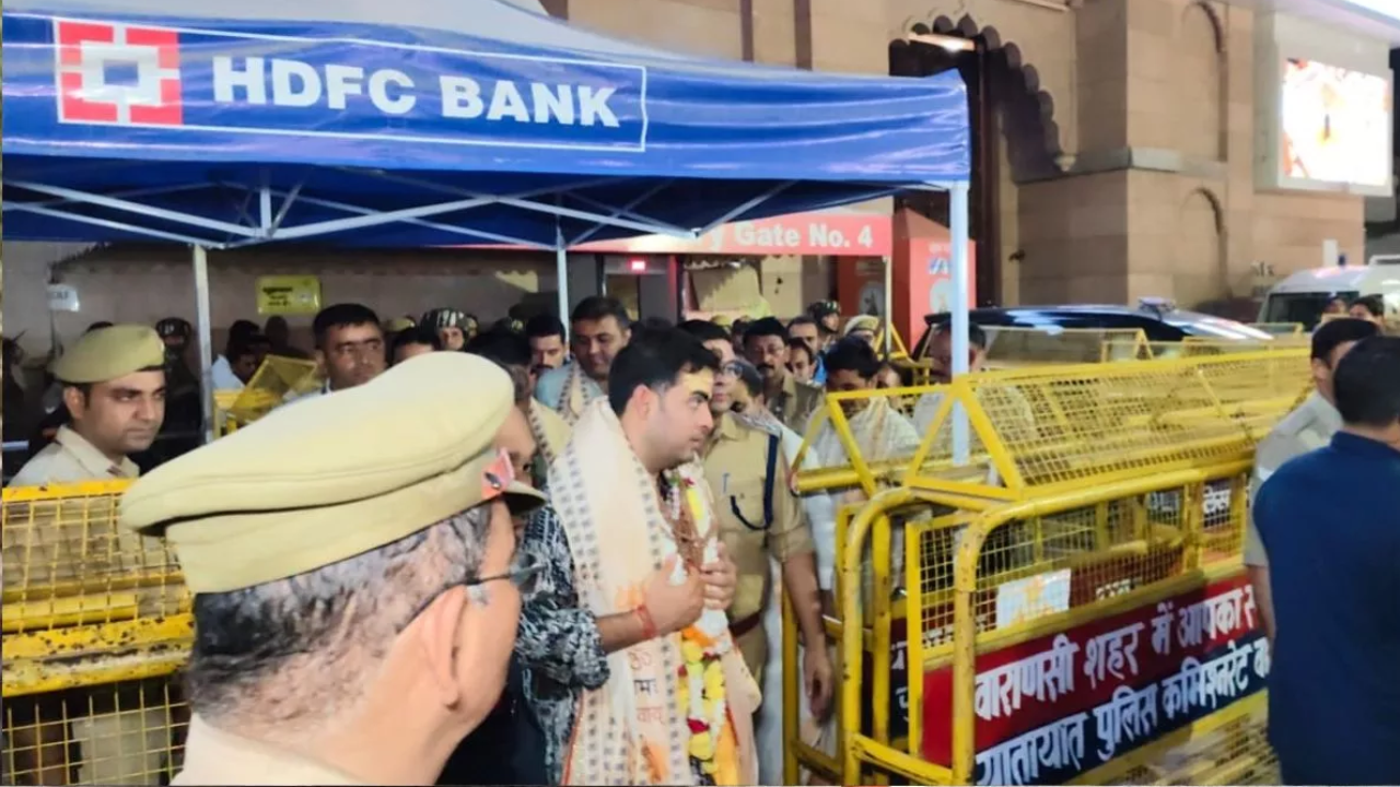 आकाश अंबानी ने किया काशी विश्वनाथ में 1 करोड़ दान, दर्शन के बाद मां गंगा की आरती की