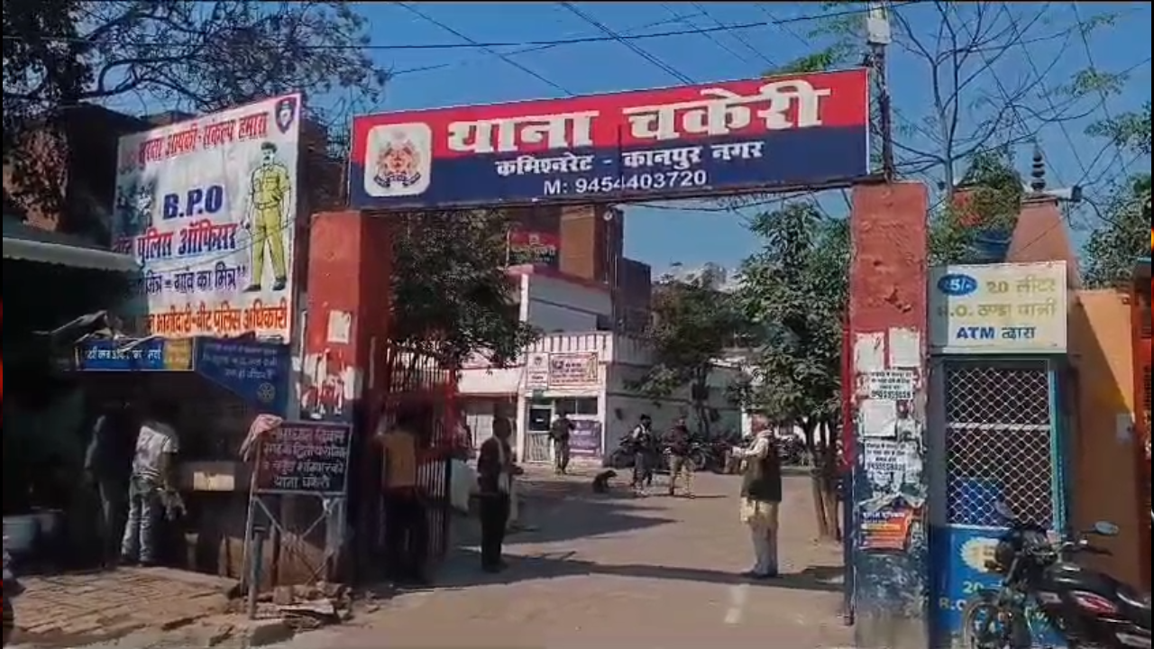 दबंगई और पुलिस की मिली भगत से टूट रहा पीड़ित परिवार, न्याय की आस में दर-दर भटक रही महिला