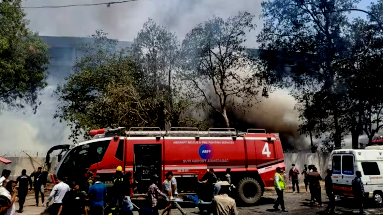 अहमदाबाद विमान हादसा, 1 जिंदा बचा, 241 यात्रियों की मौत