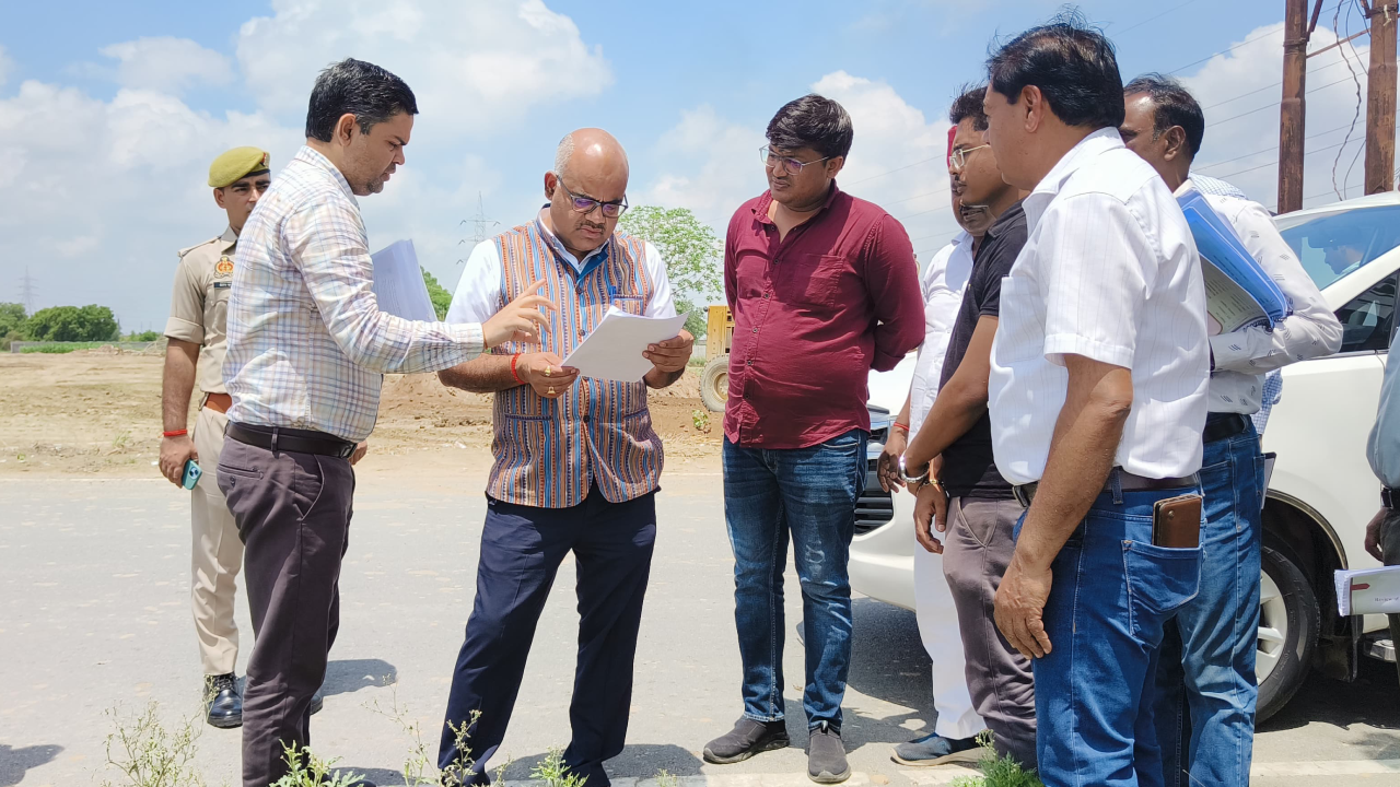 कानपुर महानगर के ट्रैफिक सिस्टम को मिलेगा नया आयाम, डीएम ने निरीक्षण कर दिए ये निर्देश