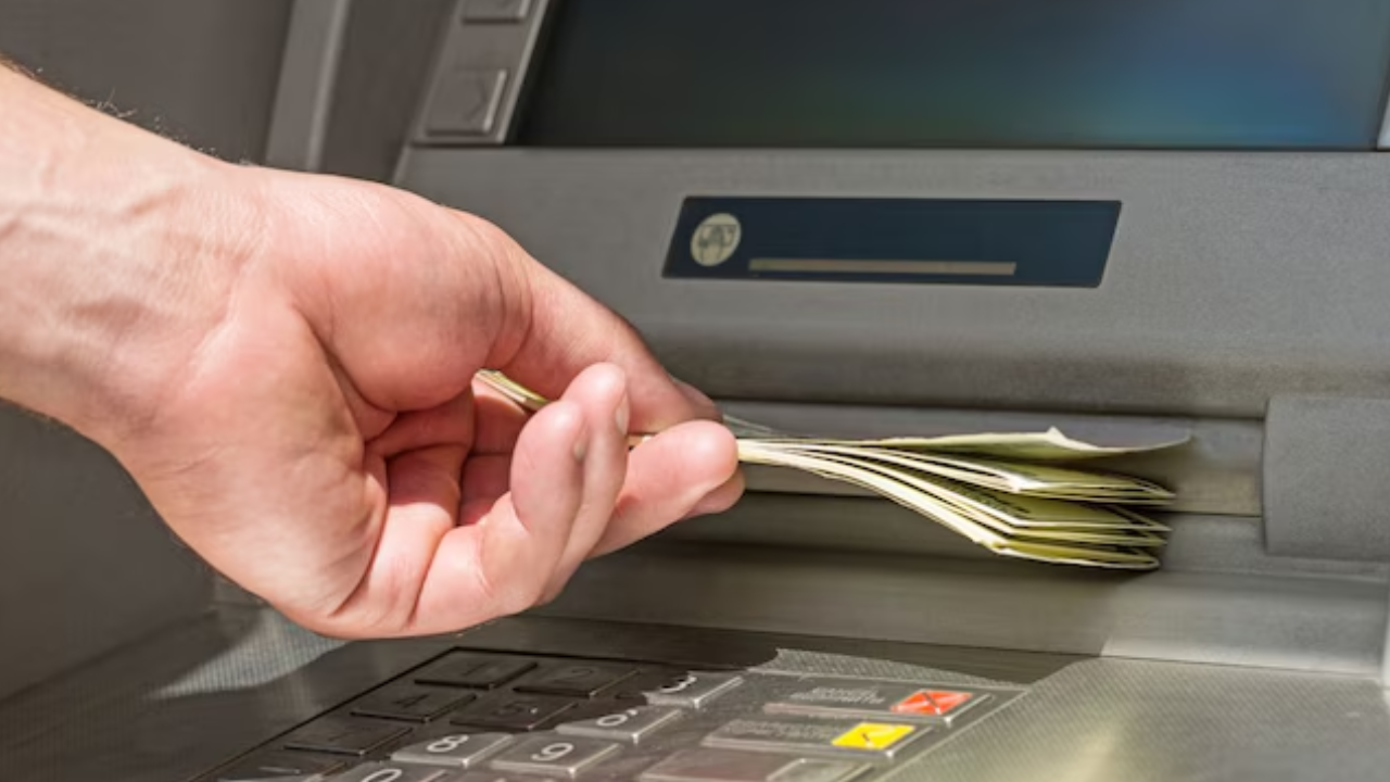 PF का पैसा निकालना और आसान... केंद्रीय श्रम मंत्री मनसुख ने किया एलान, जाने कब मिलेगी सुविधा !