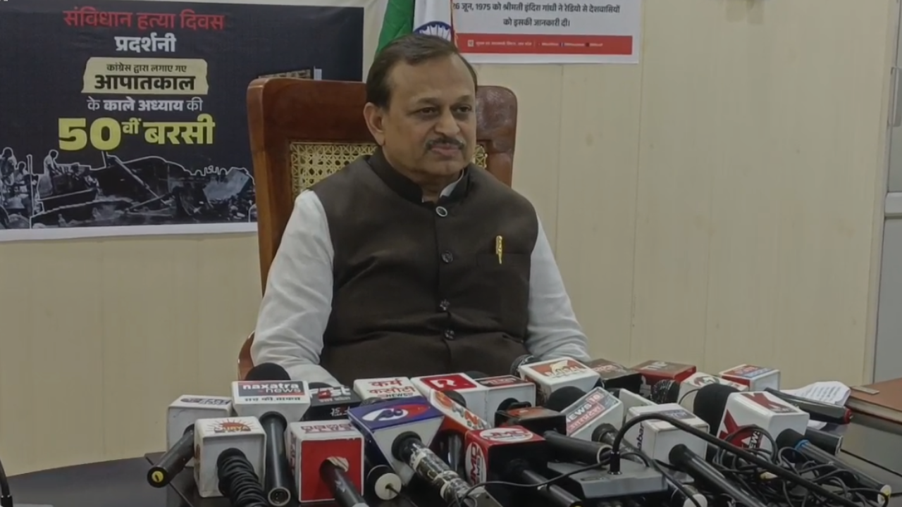 आपातकाल की 50वीं वर्षगांठ पर चित्र प्रदर्शनी का शुभारंभ, सांसद रमेश अवस्थी ने साझा किए अनुभव