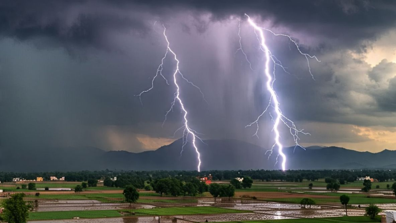 देशभर में मानसून का कहर, मैदान से पहाड़ तक हाहाकार