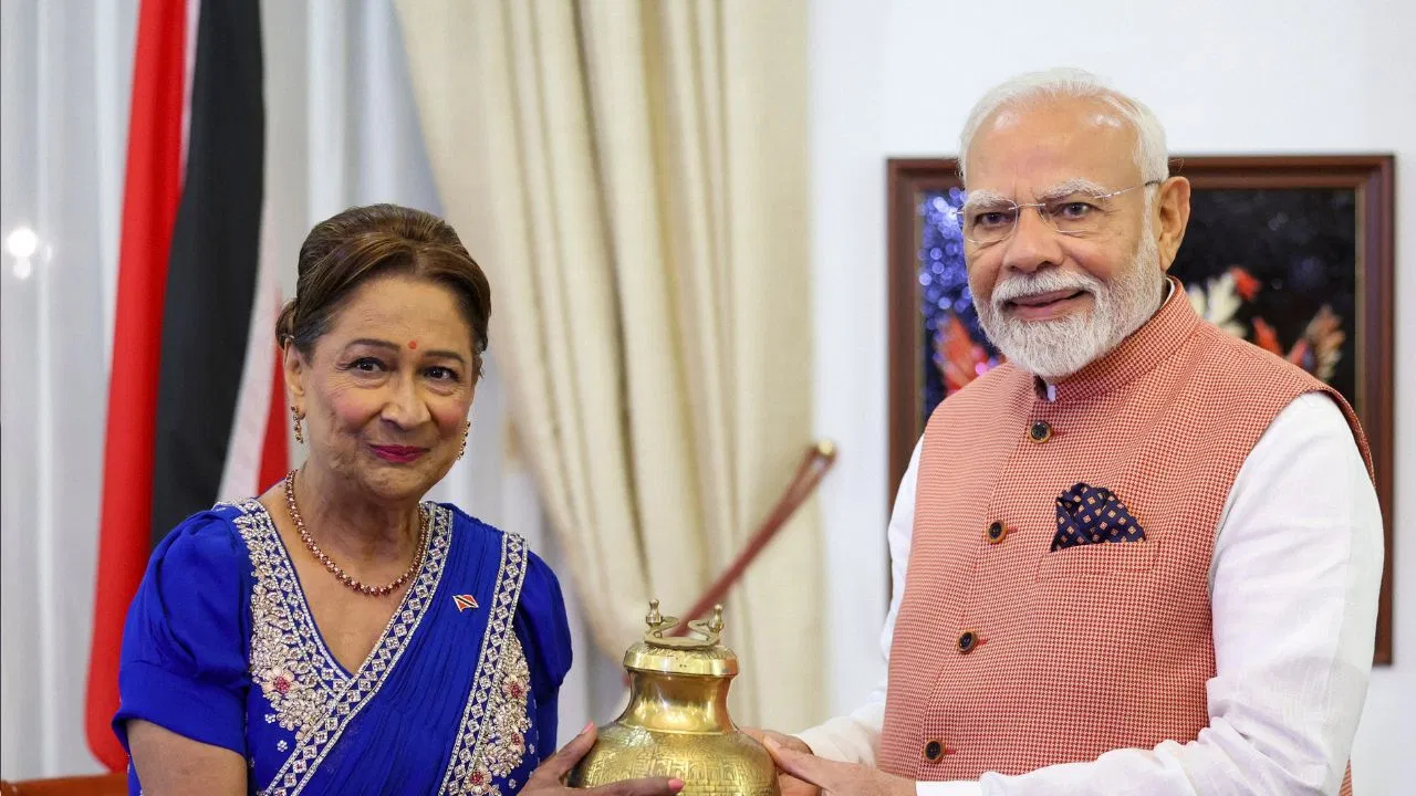 त्रिनिदाद और टोबैगो में PM मोदी, क्या यह दौरा बिहार चुनाव से जुड़ा ?