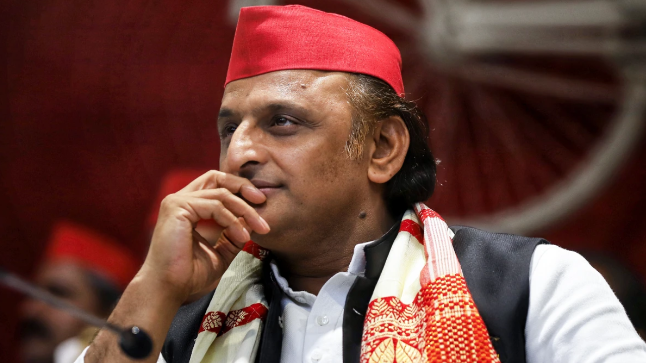 अखिलेश यादव पर आपत्तिजनक टिप्पणी करने वाले 6 पुलिसकर्मी सस्पेंड