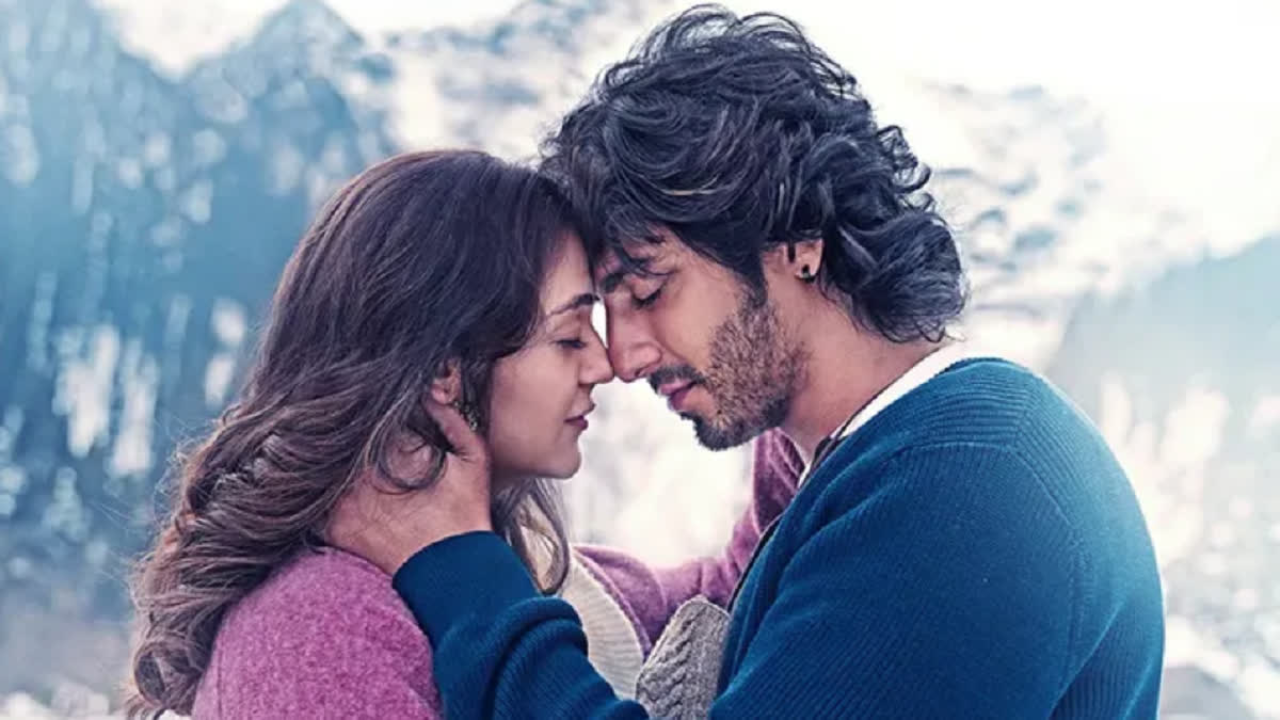 अहान पांडे की फिल्म Saiyaara मचा रही धमाल, फैंस कर रहे इस फिल्म से तुलना!