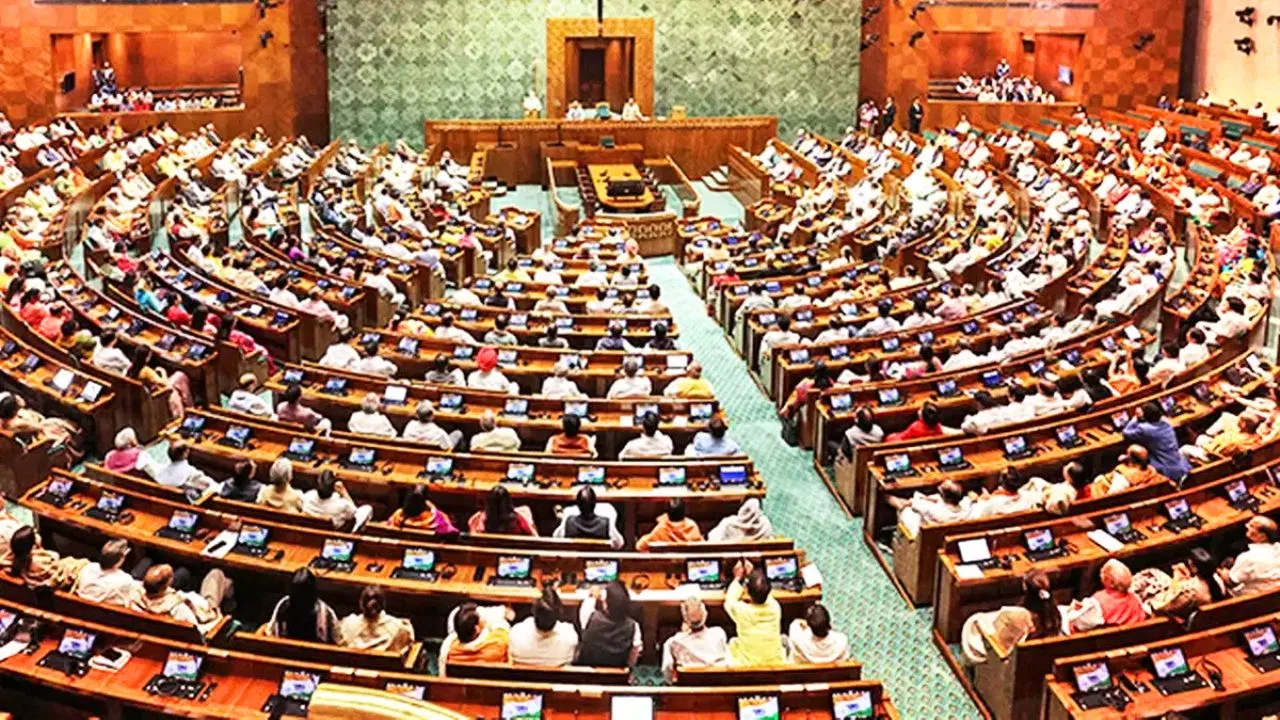 Monsoon Session LIVE: ऑपरेशन सिंदूर पर संसद में हंगामा, विपक्ष के सवाल पर सरकार का करारा जवाब