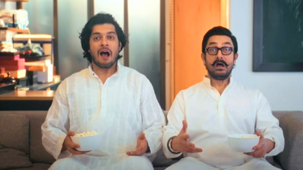 स्क्रीन पर एक साथ नजर आए 'आमिर-जुनैद', बाप-बेटे की जोड़ी ने 'अंदाज अपना-अपना' के सीन को किया रीक्रिएट