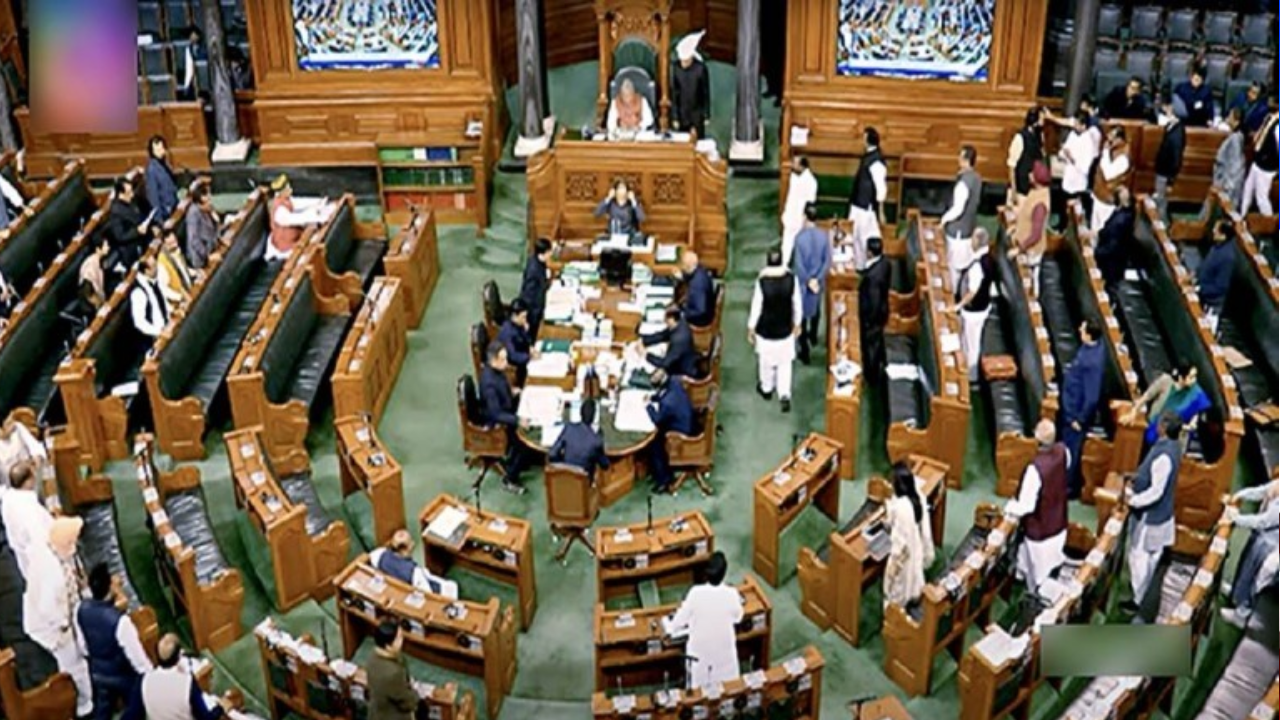 लोकसभा-राज्यसभा की कार्यवाही 2 बजे तक स्थगित, SIR मुद्दे पर विपक्ष का जोरदार हंगामा