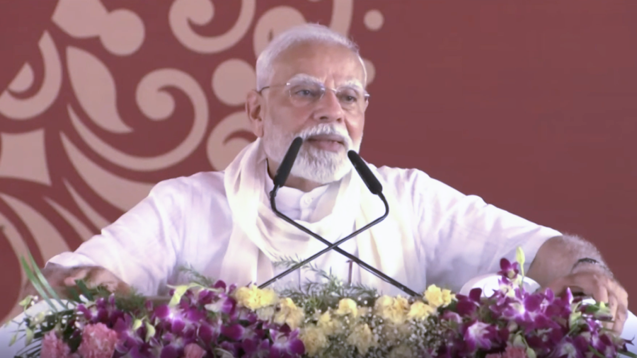 काशी में पीएम मोदी का जोरदार भाषण: 'सिंदूर के बदले का वचन पूरा, भारत पर वार करने वाला पाताल में भी नहीं बचेगा'