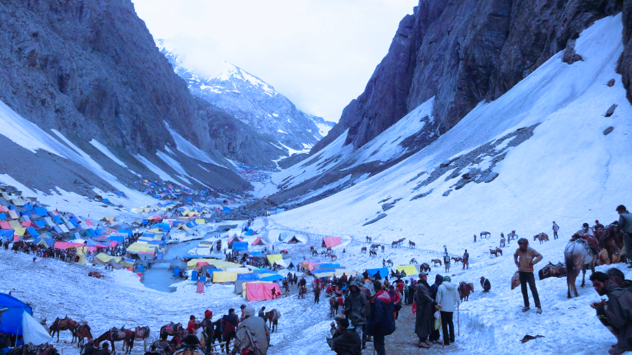अमरनाथ यात्रा 2025: भारी बारिश के कारण एक हफ्ते पहले बंद, 4.1 लाख श्रद्धालुओं ने किए दर्शन