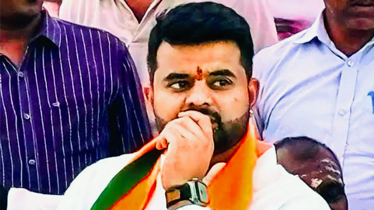 रेप केस में 'प्रज्वल रेवन्ना' को उम्र कैद की सजा: कोर्ट ने पीड़ित को ₹11.25 लाख मुआवजा देने का आदेश दिया