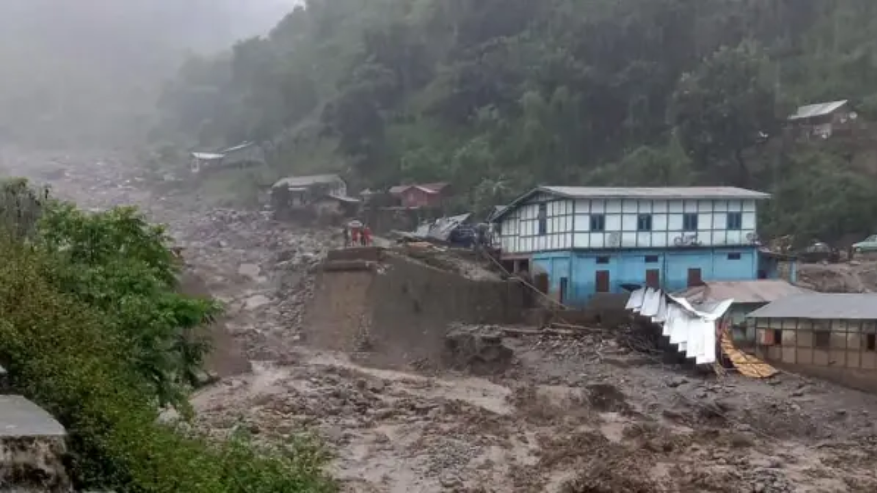 जम्मू-कश्मीर के कठुआ में बादल फटने से भारी तबाही: 7 की मौत