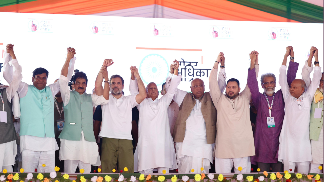 राहुल गांधी की ‘वोटर अधिकार यात्रा’: बिहार में वोट चोरी के खिलाफ जंग, संविधान की रक्षा का आह्वान