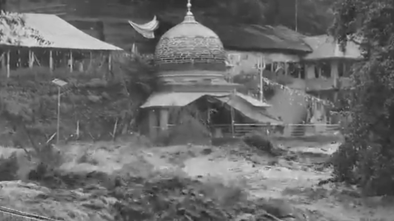 जम्मू-कश्मीर के डोडा में बादल फटने से भारी तबाही, 4 लोगों की मौत