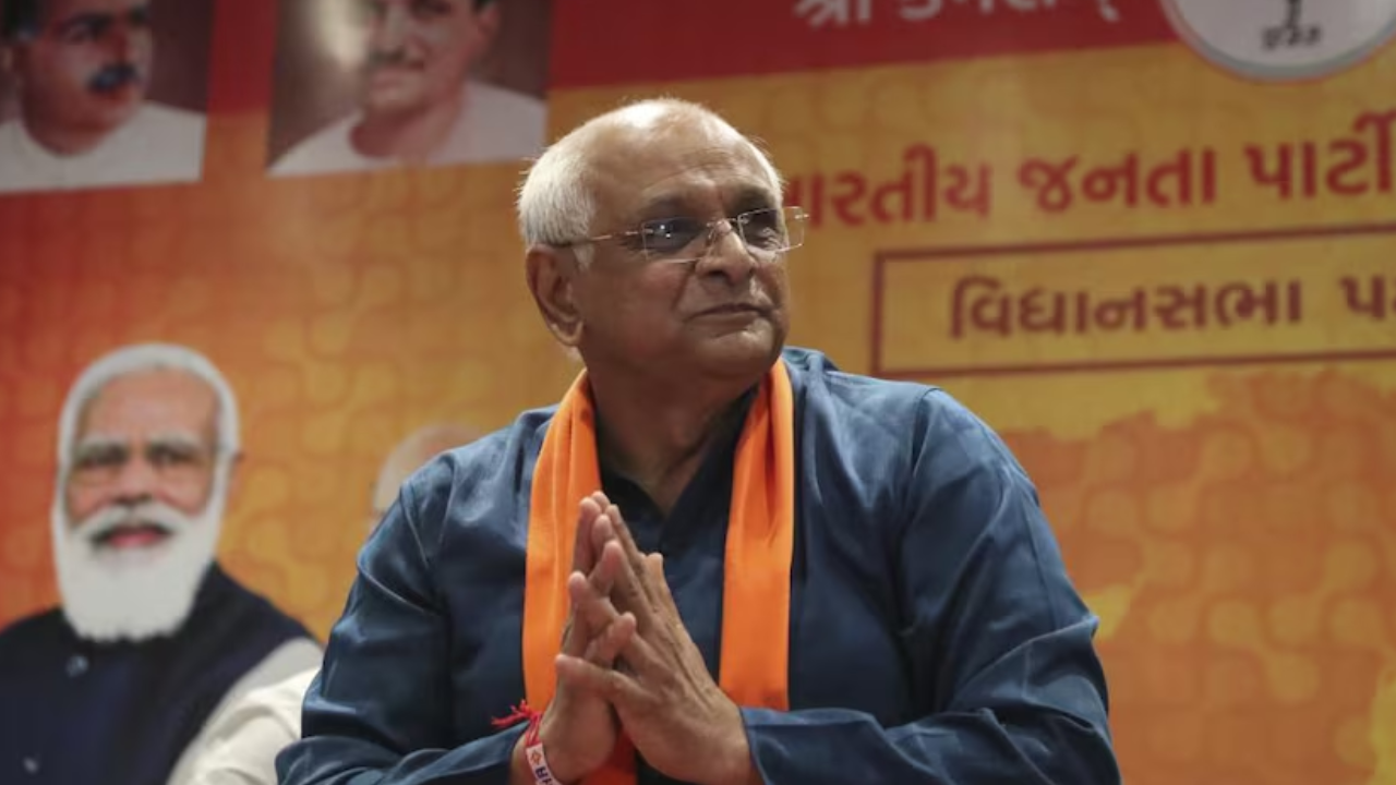 गुजरात में बड़ा राजनीतिक बदलाव: सभी 16 मंत्रियों ने दिया इस्तीफा