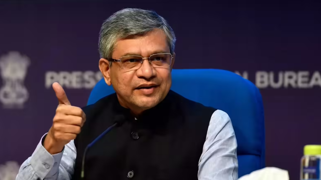 रेलवे का नया बदलाव: अब ट्रेन के बेडरोल में कंबल के साथ मिलेगा कवर, यात्रियों को राहत