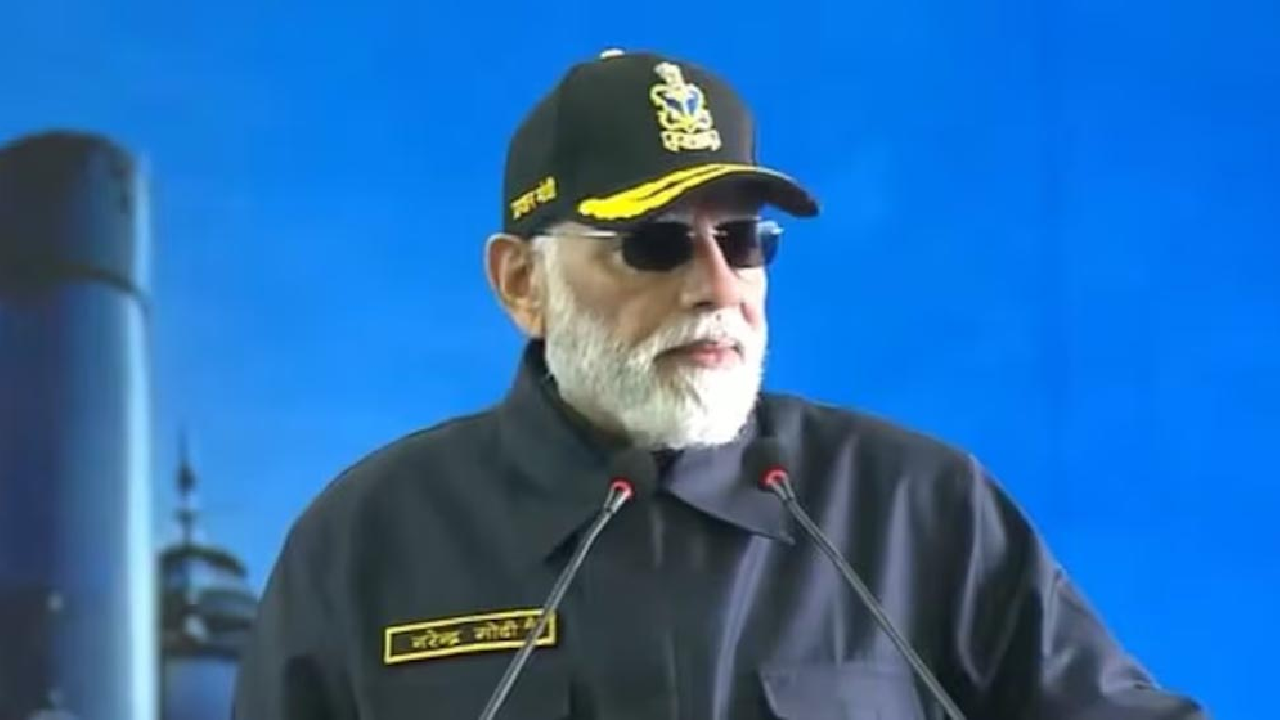INS विक्रांत पर पीएम मोदी ने मनाई दिवाली, बोले-“ऑपरेशन सिंदूर में पाकिस्तान की नींद उड़ा दी”