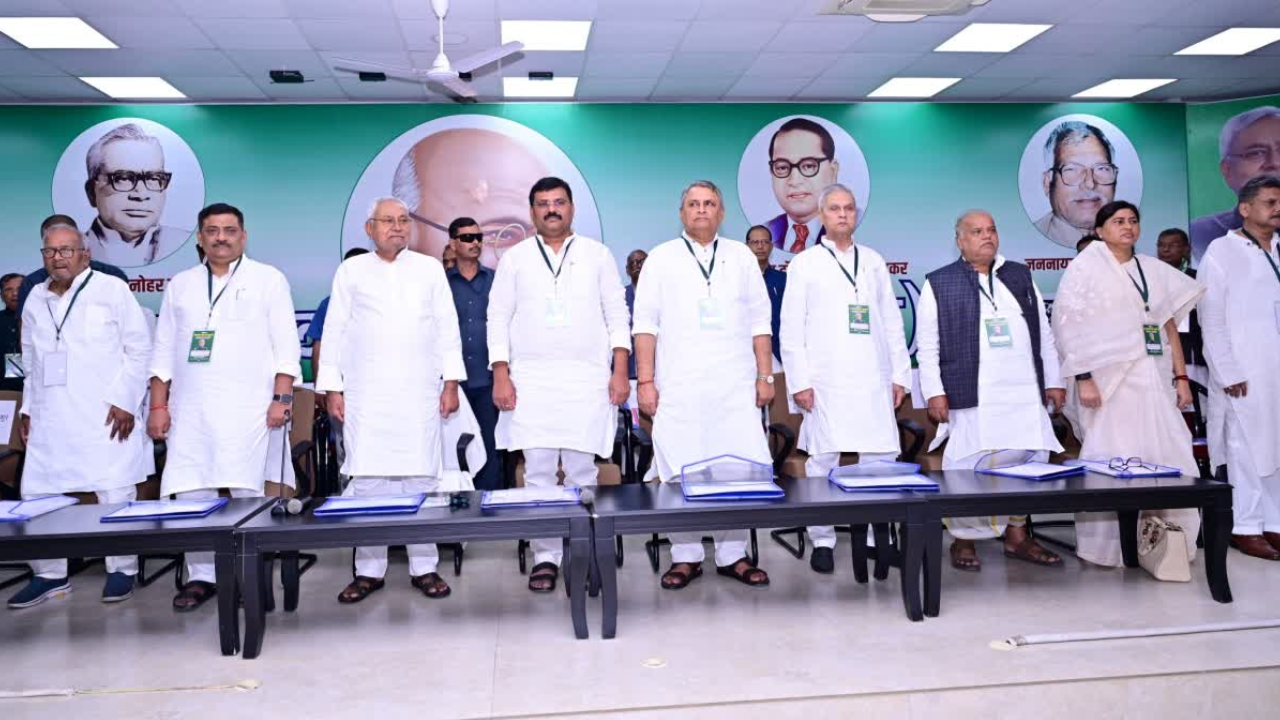 JDU में ताबड़तोड़ कार्रवाई: गोपाल मंडल सहित 5 बागियों को पार्टी से निकाला