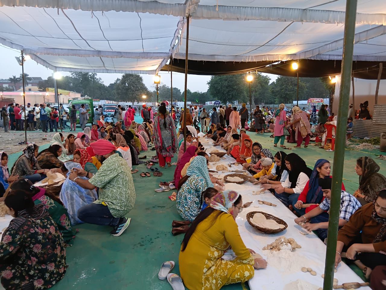 जित्थे बाबा पैर धरे, पूजा आसन थापन सोआ