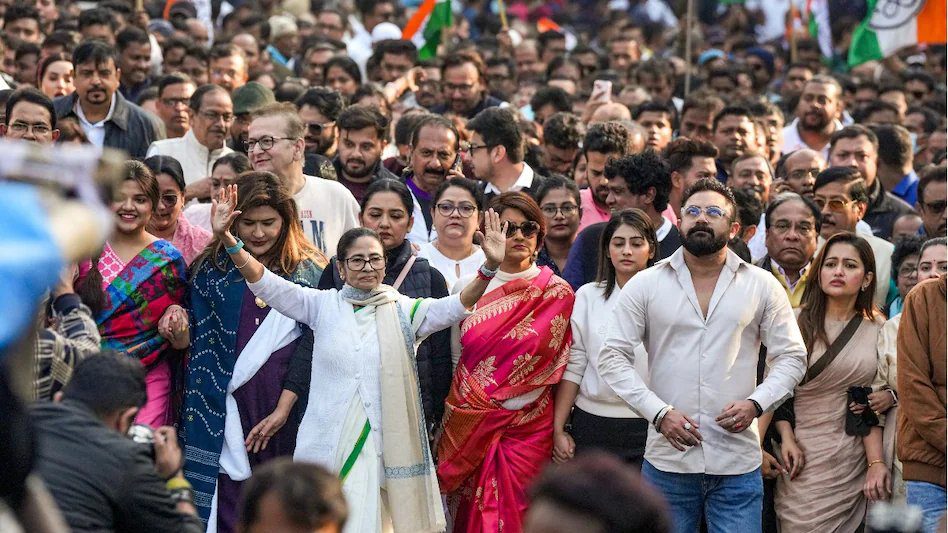 पश्चिम बंगाल में अब वीडियो वार, भाजपा ने कहा जा रहीं ममता-टीएमसी बोली जीतेगा तो बांगला