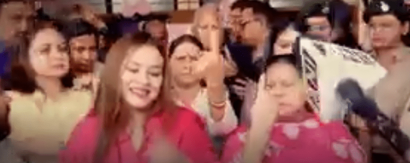 बिहार में वोटिंग के बीच फिर आया बुर्का