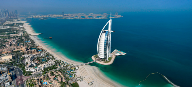 बारूद के साये में भी जारी है जिंदगी: दुबई के डेरा में सतर्कता के बीच सामान्य जीवन