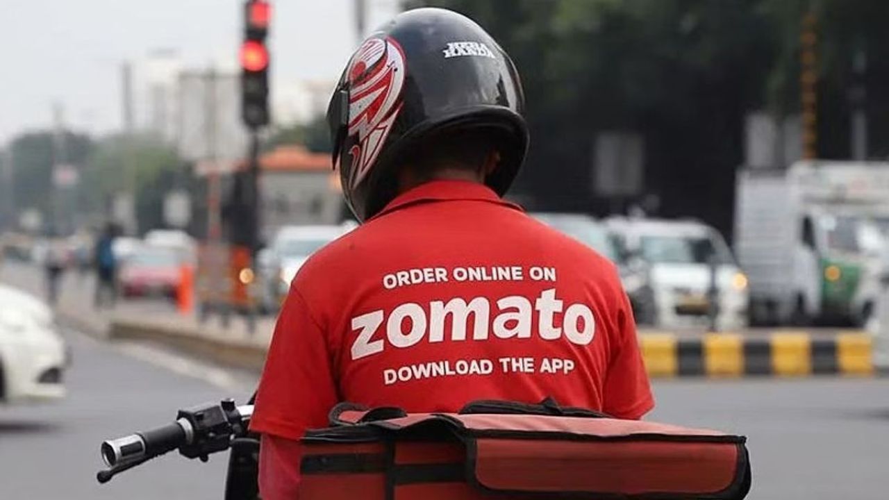 Online खाना मंगाना अब पड़ेगा महंगा, हर ऑर्डर पर बढ़ा नया चार्ज, जेब पर कितना असर होगा जानिए पूरी बात