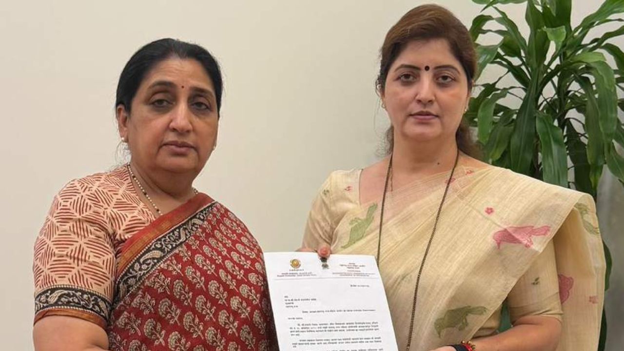 भोंदू बाबा कांड में बड़ा झटका, रूपाली चाकणकर का इस्तीफा, अब बढ़ सकती हैं मुश्किलें और जांच तेज