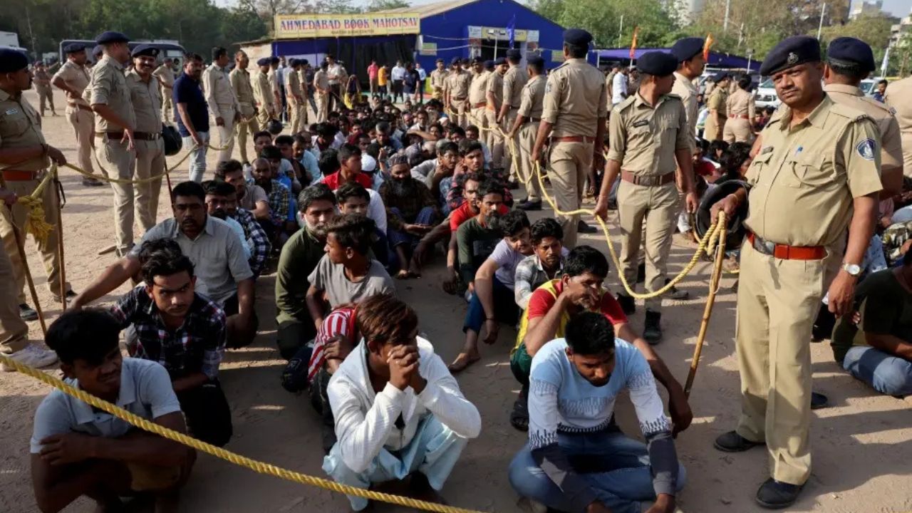 दिल्ली में अवैध प्रवासियों पर बड़ा एक्शन, 1589 पकड़े गए, अब पीछे क्या है पूरी कहानी