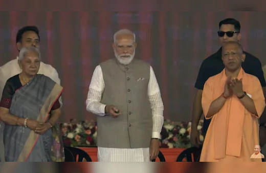 नोएडा एयरपोर्ट से उड़ान शुरू, पीएम मोदी ने किया लोकार्पण