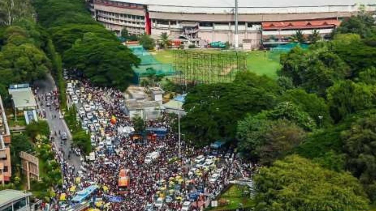 चिन्नास्वामी में भिड़ंत से पहले बड़ा ट्विस्ट, दोनों टीमें उतरेंगी बिना स्टार गेंदबाजों के