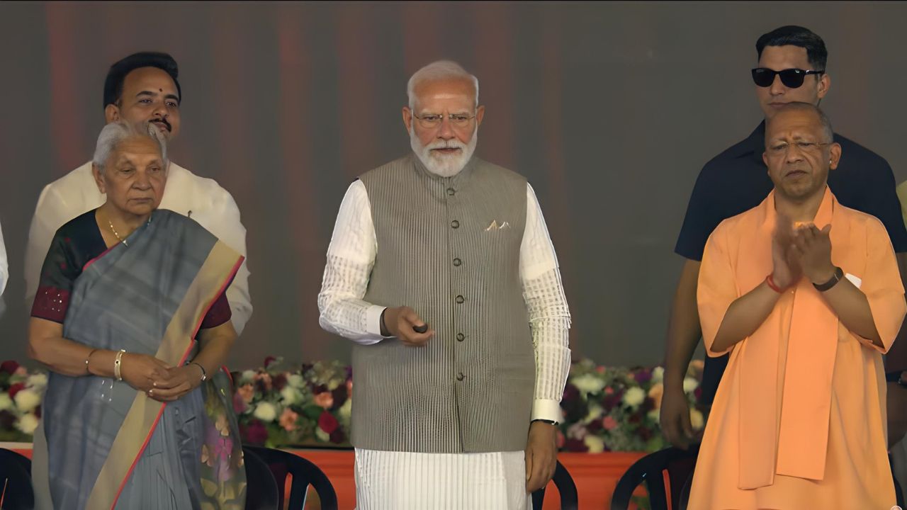 जेवर एयरपोर्ट से यूपी की फिल्म सिटी प्लान पर मची हलचल, क्या मुंबई की बादशाहत अब खतरे में आने वाली है