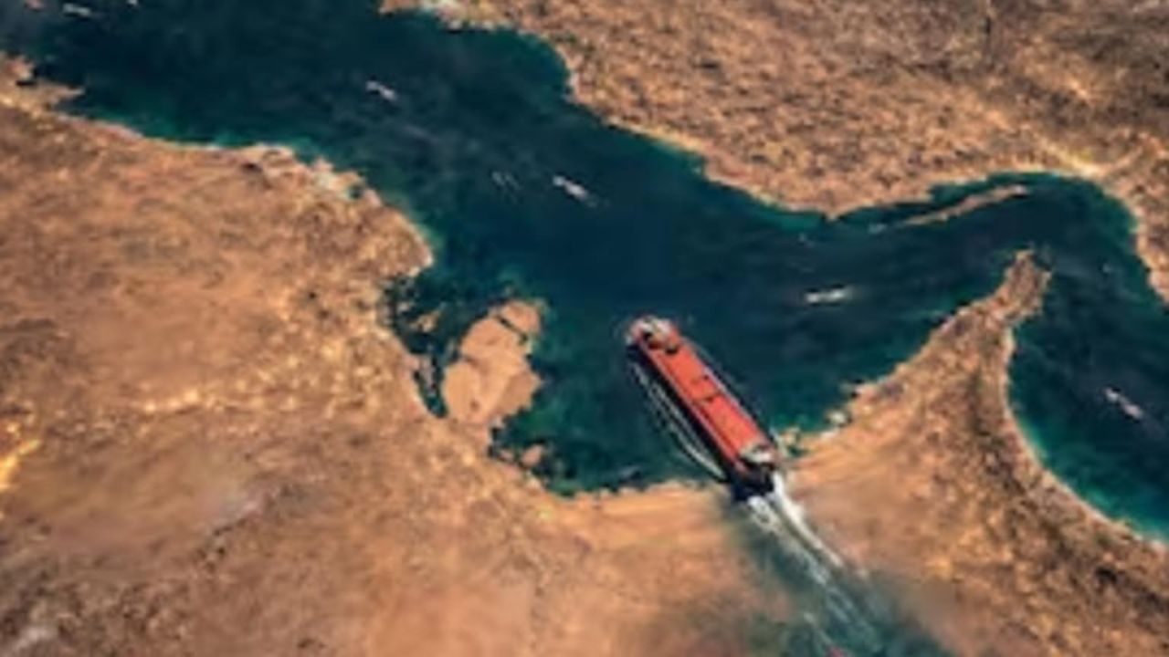 होर्मुज में टोल का ऐलान, क्या समुद्र पर टैक्स वसूल सकता है कोई देश?