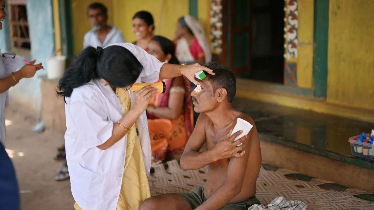 धीरे-धीरे खत्म हो रही आंखों की रोशनी? रोज की ये गलतियां बना रही अंधेपन का खतरा