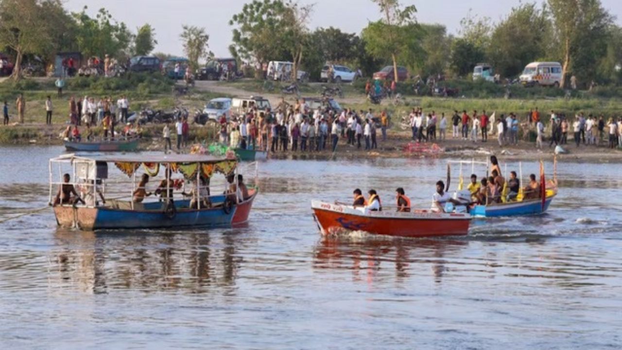 वृंदावन स्टीमर हादसे ने मचाई दहशत, जप रहे थे राधे-राधे, फिर जो हुआ टूट पड़ा परिवार पर दुखों का पहाड़ !