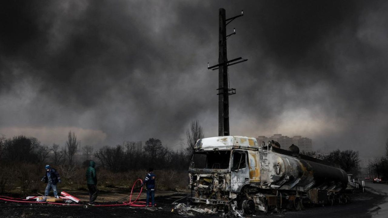 काली बारिश बनी अब बड़ा खतरा: युद्ध से उठे धुएं ने तेहरान को बनाया जहरीला, दशकों तक रहेगा असर
