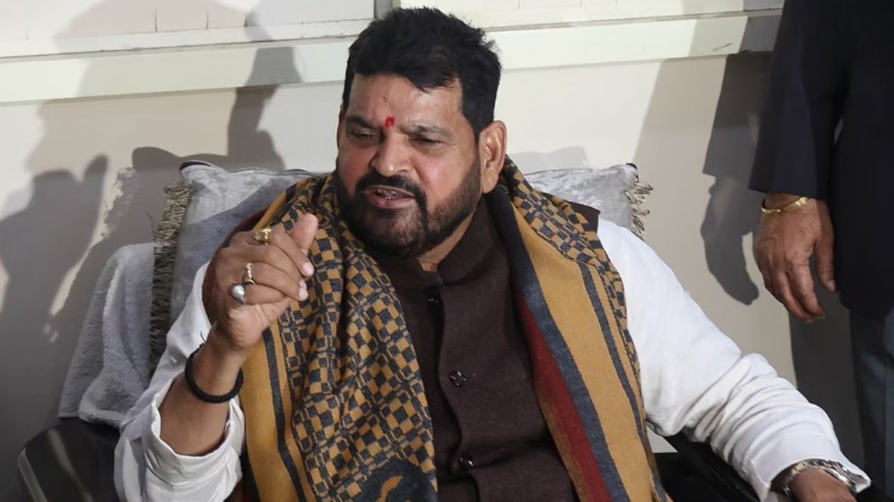 आरक्षण पर बृजभूषण के बयान से सियासत में घमासान, लखनऊ से दिल्ली तक हलचल क्यों तेज, पढ़ें